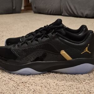 Jordan Men's Sneakers in Black and Gold
